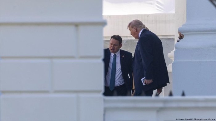 Доналд Трамп АҚШ тарихида Олий суд мажлисида шахсан иштирок этган илк президент бўлди