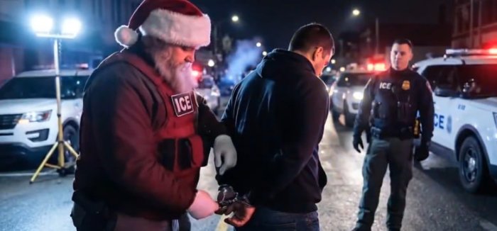 Янги йил муносабат билан АҚШда мигрантларни Санта Клаус ҳибсга олмоқда (видео)