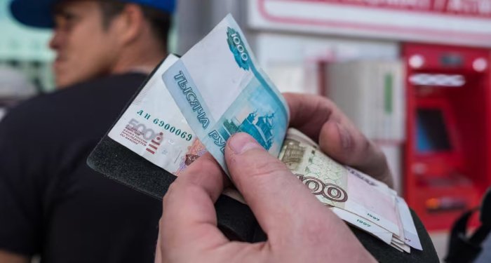 Энди Россияда мигрантларнинг пул ўтказмалари назорат қилиниши мумкин