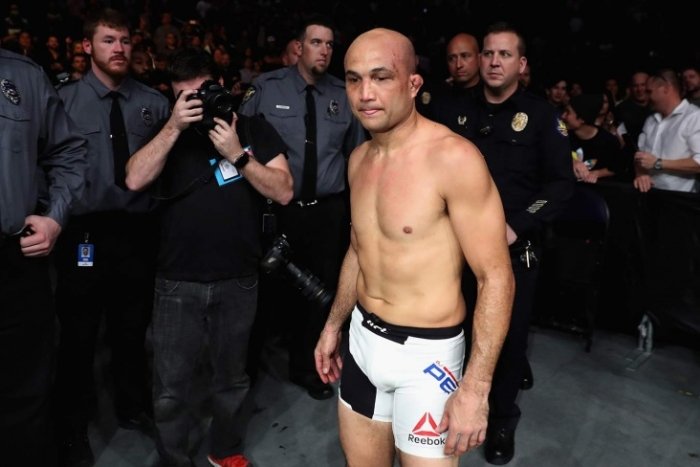 UFC sobiq chempioni yana hibsga olindi