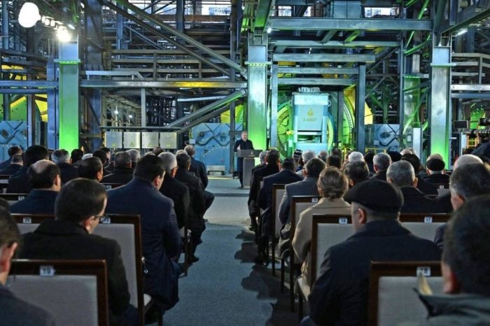 Президент “Ёшлик-1” ва “Қалмоққир” конларида 45 миллион тонна мис, 5 минг тоннадан зиёд олтин захираси борлигини таъкидлади