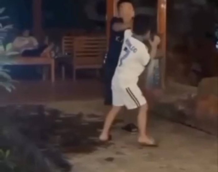 Bloger ayol o‘zining kichik yoshdagi o‘g‘li va jiyanini o‘zaro urishtirdi