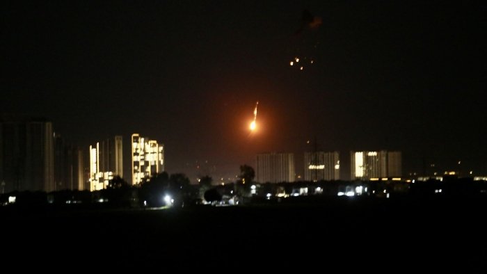 Эрон Яқин Шарқда блэкаут юзага келтириш билан таҳдид қилди