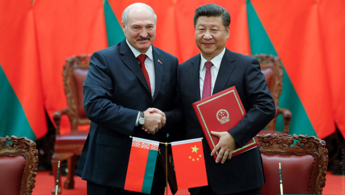 Лукашенко Си Цзинпин билан музокараларда миллиардлаб долларлик муаммоларни ҳал қилди