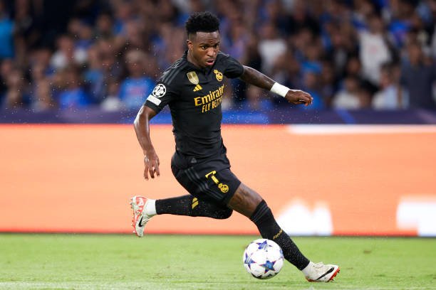 "Real" transfer oynasi yopilishidan avval Vinisiusni ingliz grandiga 170 million yevroga pullab yuborishi mumkin