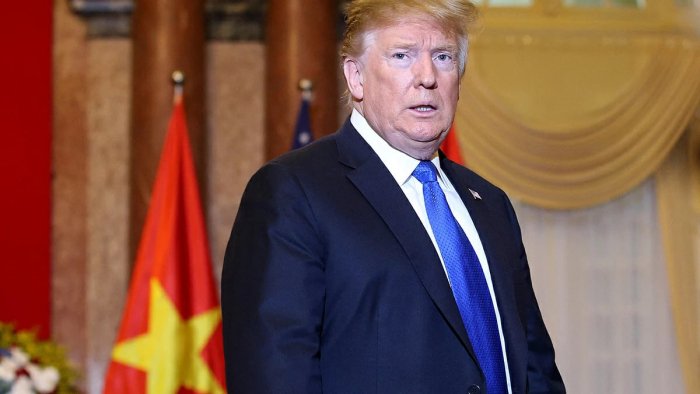 Трампдан навбатдаги «шок» баёнот: «Мен Вьетнамни тезгина тиз чўктирардим!»