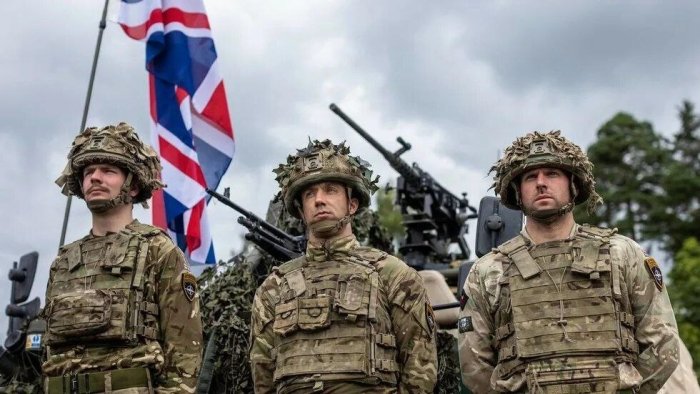  Buyuk Britaniya bosh vaziri mamlakat armiyasini ehtimoliy urushga tayyorlamoqchi