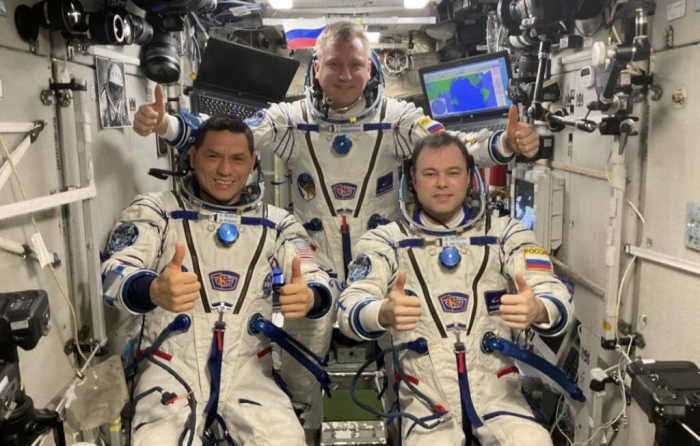 "Soyuz MS-23" ekipaji bir yilda Yerga qaytdi