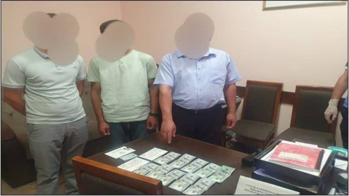 Kollej o‘qituvchisi 1000 dollar olayotganda ushlandi
