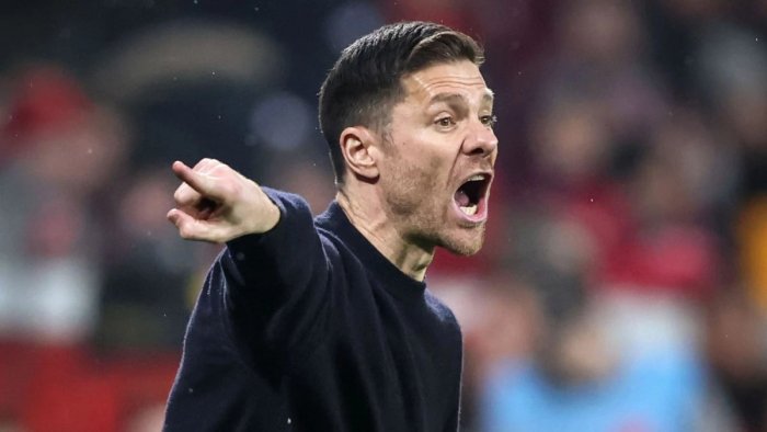 Испан нашри Хаби Алонсонинг «Реал»даги вазияти бўйича материал тайёрлади