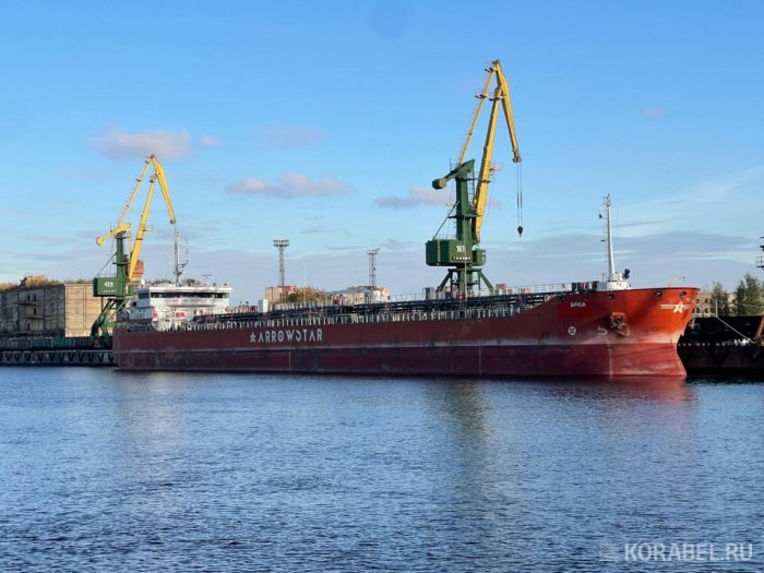 АҚШ ҳарбийлари Ҳормуз бўғозида танкерларни қўриқлашни бошлаши мумкин