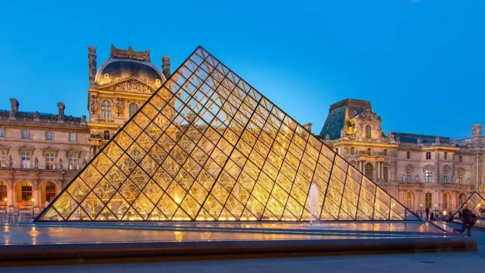 Луврда ўғирлик: Яна тўрт киши ҳибсга олинди