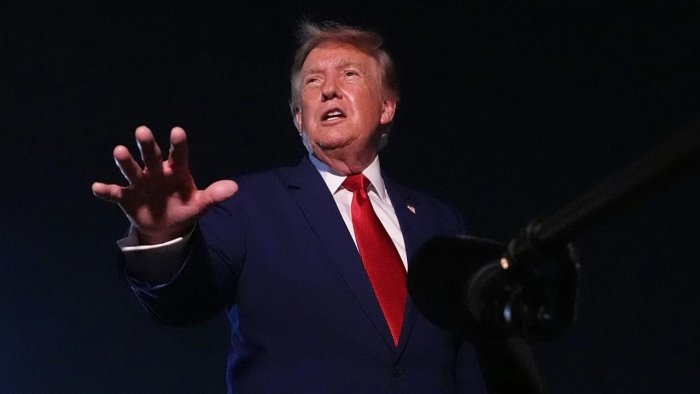 Трамп Эрон билан музокараларни қайта бошлаш имкониятини истисно қилмади