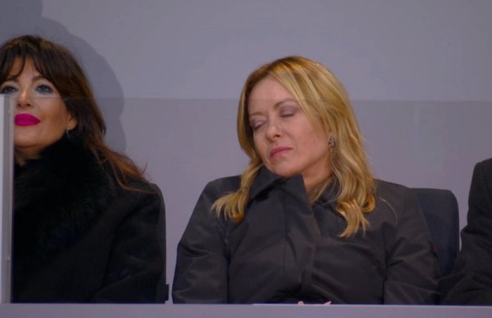 Италия бош вазири Олимпиада очилиш маросимида ухлаб қолди