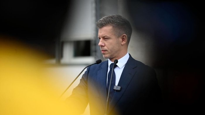 Венгрия Украинага €6,6 млрд ҳарбий ёрдам ажратиш бўйича ветони бекор қилди