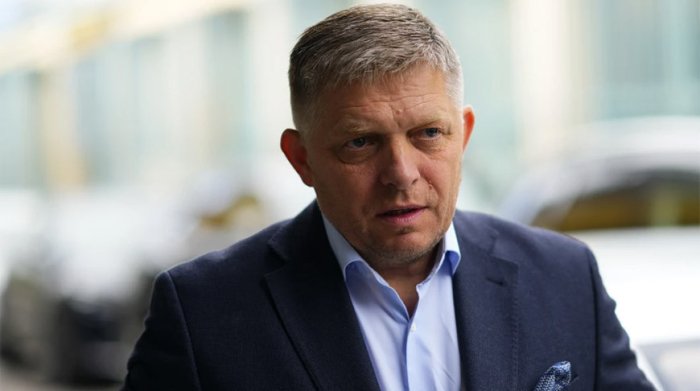 Фицо Зеленскийнинг Москвадаги байрам иштирокчиларига таҳдидлар ҳақидаги сўзларини кулгили деб атади