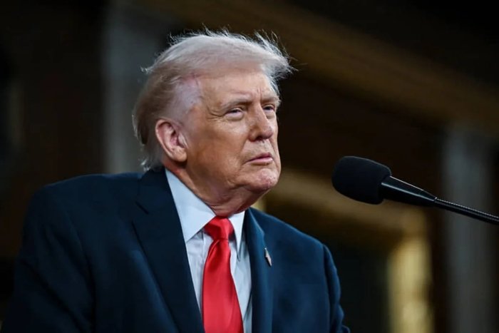 Трамп Канада раҳбариятини "масхарабозлар" деб атади