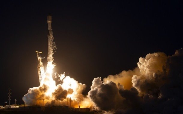 SpaceX 22 та Starlink сунъий йўлдошини коинотга олиб чиқди
