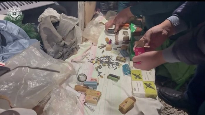 Тошкентда уй таъмири пайтида ертўладан қурол ва ўқ-дорилар топилди