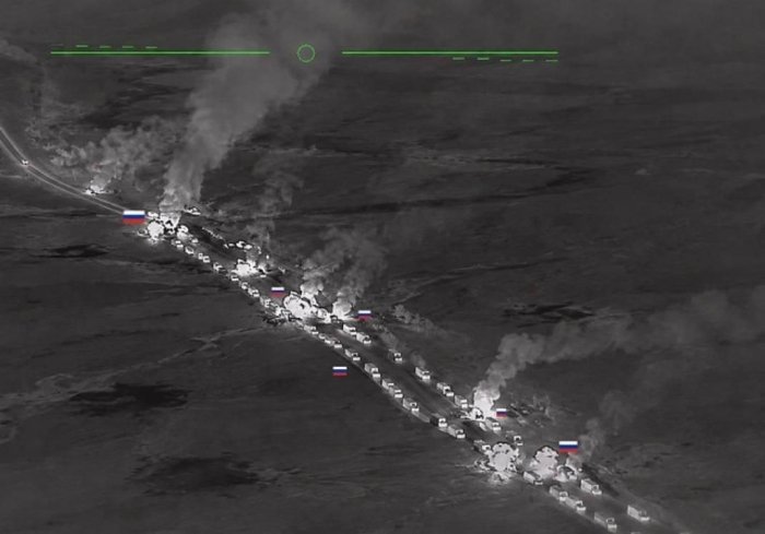 Ukraina telegramm-kanallari Armyansk yaqinida Qrimga ketayotgan va yo‘q qilingan Rossiyaning 50 ta benzin tashuvchi mashinadan iborat kolonnasi suratini e’lon qildi