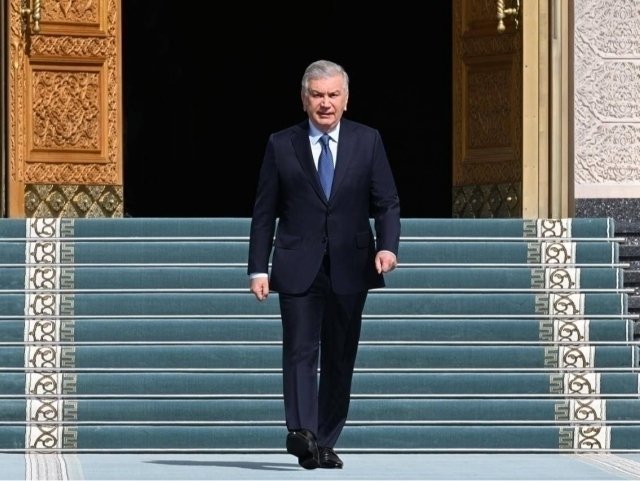 Мирзиёев бугун Минскка боради