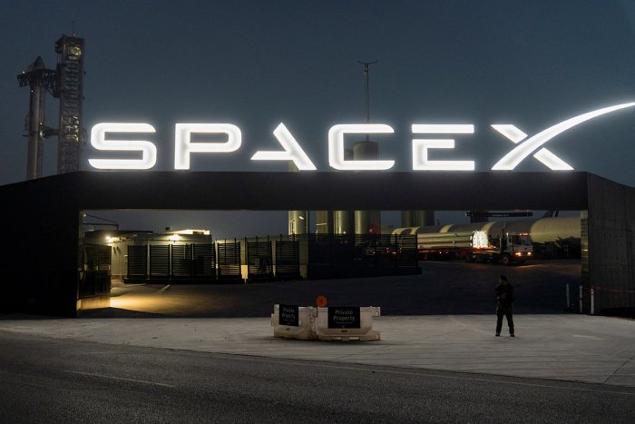 SpaceX компанияси Ернинг қутб ҳудудларини кузатиш бўйича янги миссияни ишга туширишни режалаштирмоқда