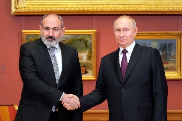 Putin Pashinyan bilan muzokara boshladi