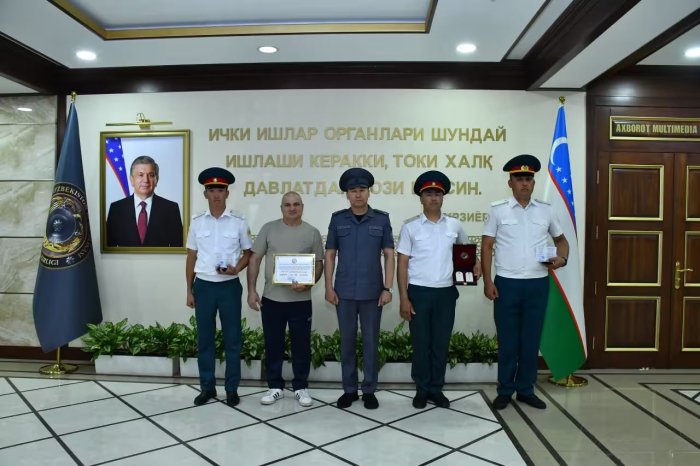Toshkentda IIO xodimini pichoqlagan erkakni ushlashdi yordam bergan fuqaroga 10 mln so‘m berildi