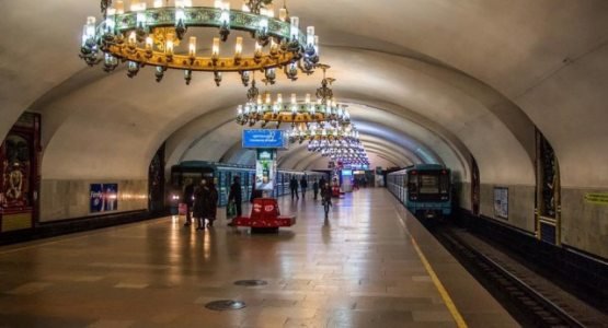 Toshkent metrosida navbatdagi "triller": vagon eshigi yopilmay qoldi (video)