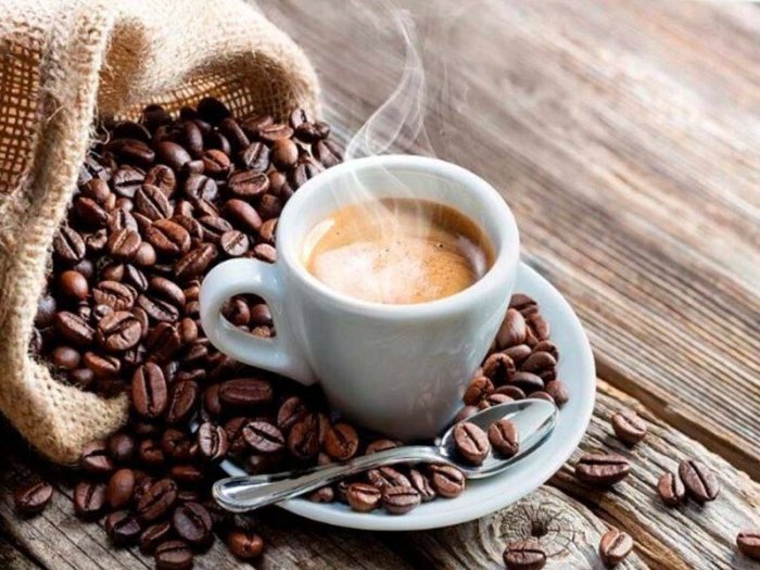 Кунига тўрт чашка қаҳва танадаги ёғни тахминан 4% га камайтиради