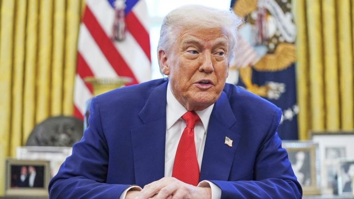 Трамп яна Россиянинг Украинага ҳужумларидан ҳайратлангани ва бундан ҳафсаласи пир бўлганини айтди