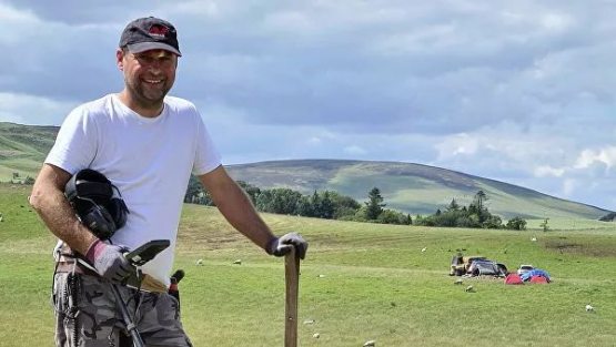 Шотландияда ҳаваскор археолог 3000 йиллик тарихга эга хазинани топиб олди