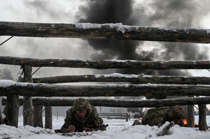 Ukraina nima uchun fuqarolarini jangga safarbar qilishda qiyinchilikka duch kelmoqda?