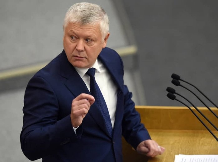 Россия Давлат Думаси рангли инқилобдан қўрқади