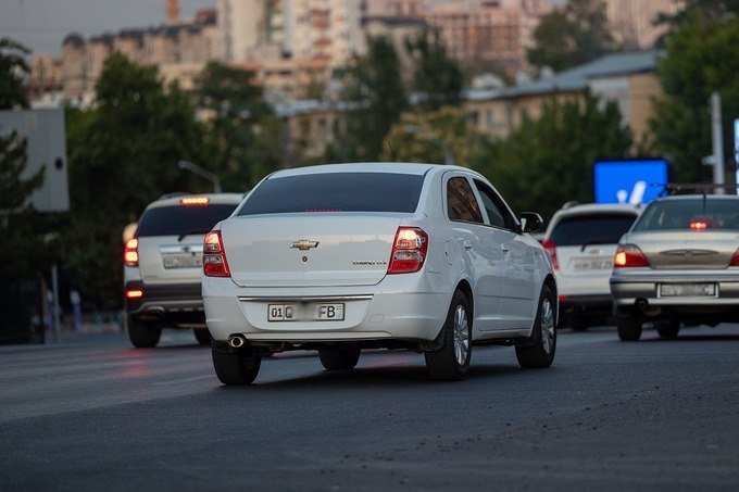 Ўтган 6 ойда енгил автомобиллар савдоси камайди