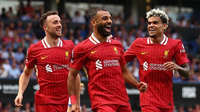 “Liverpul” yangi futbolchilarni sotib olish uchun rekord darajada pul sarfladi