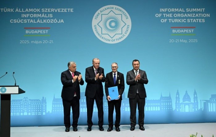 Nobel mukofoti sohibiga yana bir yuksak unvon: Aziz Sanjar “Navoiy” mukofoti bilan taqdirlandi