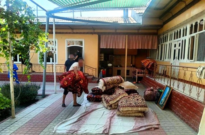 Андижонлик келиннинг 44 турдаги буюмлари ўзига олиб берилди