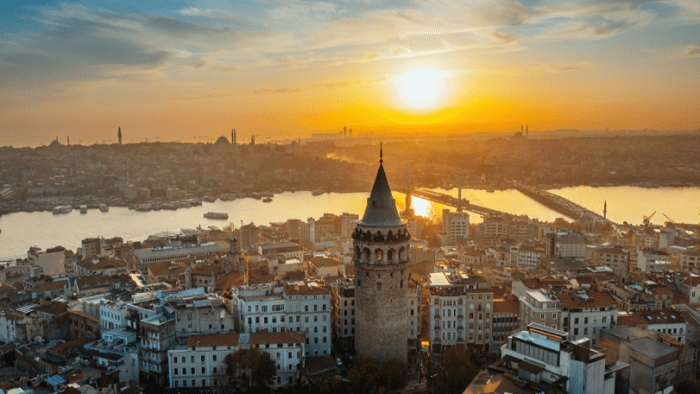 Истанбулда камида тўққиз нафар турк шоу-бизнеси юлдузлари ушланди