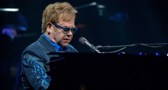 Elton Jon hayotini saqlab qolgan rus hamshirasi haqida aytib berdi