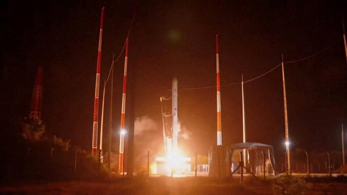 Janubiy Koreyaning birinchi xususiy ishlab chiqarilgan kosmik raketasi uchirilganidan keyin qulab tushdi