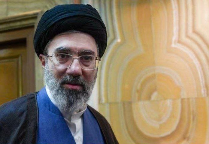 Эрон олий раҳнамоси Мужтабо Хоминаий Москвада эмас