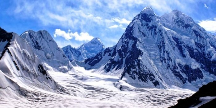 Tojikistondagi Somoniy muzligining katta qismi parchalanib ketdi Tojikistondagi Somoniy muzligining katta qismi parchalanib ketdi