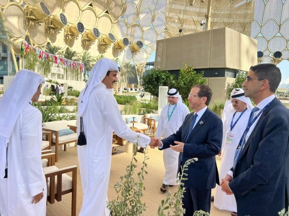 Isroil prezidenti Qatar amiriga qo‘l uzatdi (foto)
