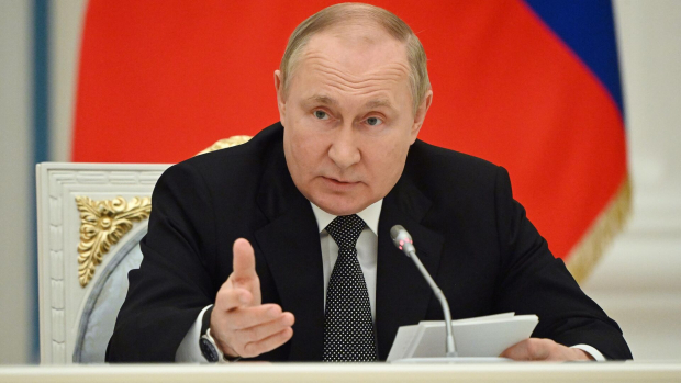 "Биз шошилмаяпмиз": Путин Украинадаги жанговар ҳаракатлар ҳақида гапирди