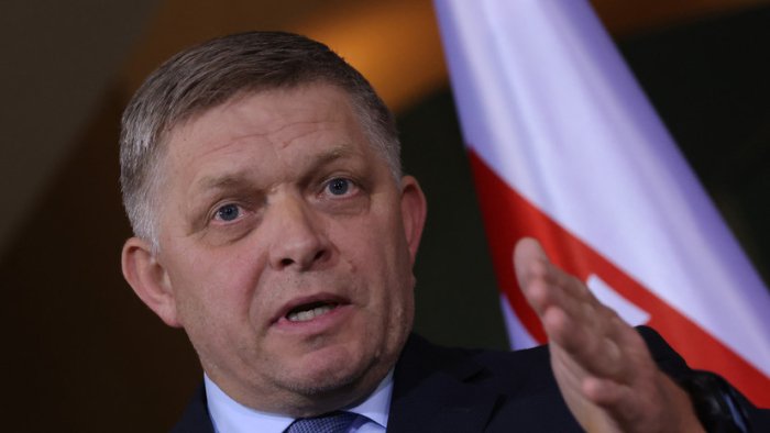 Фицо Кайя Калласга мурожаат қилди: “Менга нима қилишни ўргатма!”