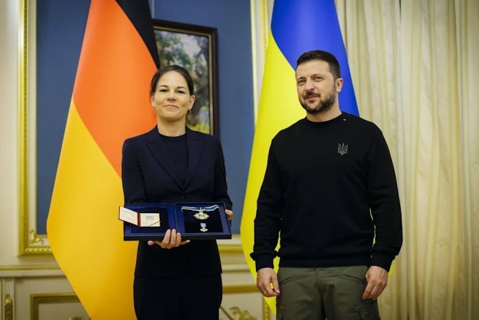 Zelenskiy Germaniya tashqi ishlar vazirini orden bilan taqdirladi