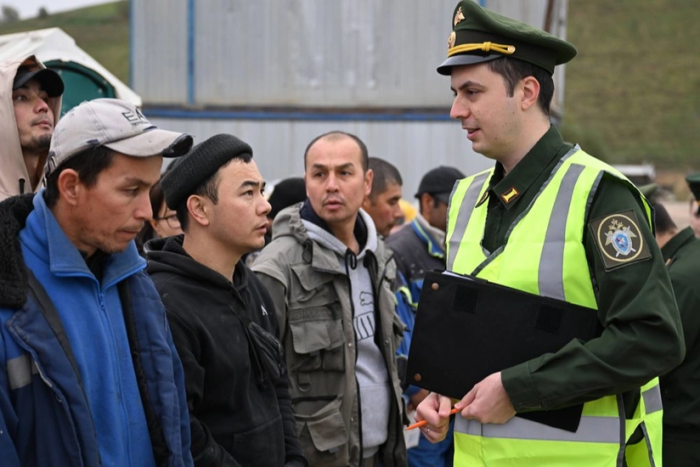 Rossiya noqonuniy migrantlar uchun asosiy xizmatlardan foydalanishni cheklaydi