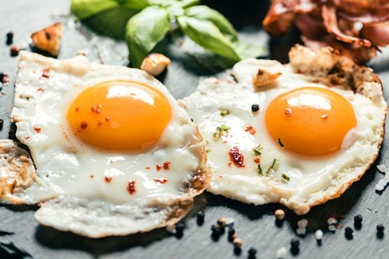 Diqqat! Qovurilgan tuxum kimlar uchun xavfli?