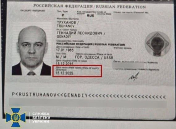 Ukraina xavfsizlik xizmati Gennadiy Truxanovning Rossiya pasportini namoyish etdi